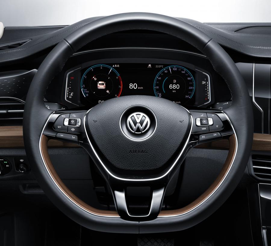 Панель приборов Volkswagen Passat 380 TSI 2018 года  (CN) (фото 29 из 36)